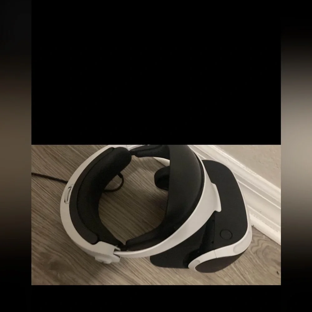 SONY PLAYSTATION VR EVERYTHING INCLUDES ALL WIRING AND GET IT WELL YOU CAN